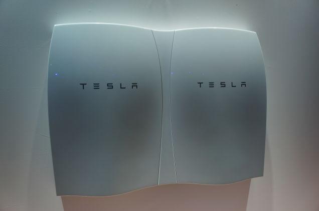 tesla-home-battery-system-powerwall-powerpack-business-how-much-cost-price-release_0